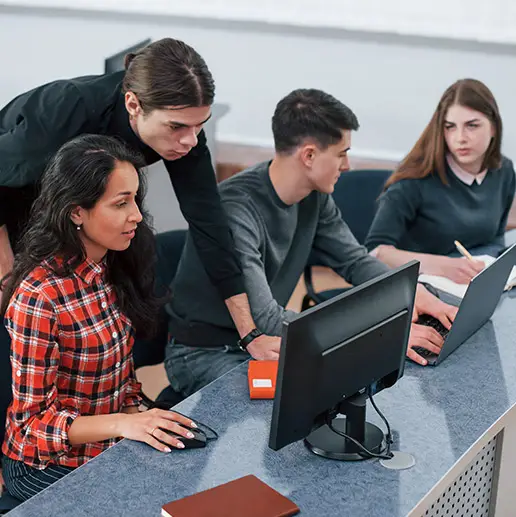 Formations Spécialisées et Campagnes de Sensibilisation à la Cybersécurité