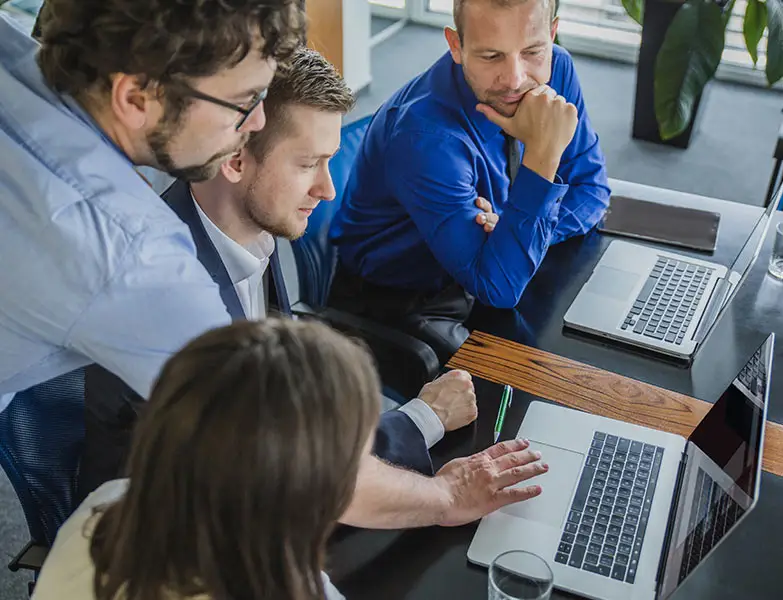 Formations Spécialisées et Campagnes de Sensibilisation à la Cybersécurité