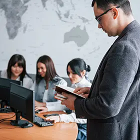 Formations Spécialisées et Campagnes de Sensibilisation à la Cybersécurité